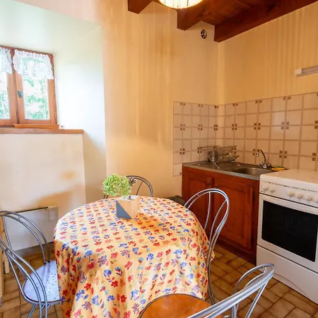 Ferienhaus Aux Combettes 4/6 Personnes Le Buisson (Lozere)
