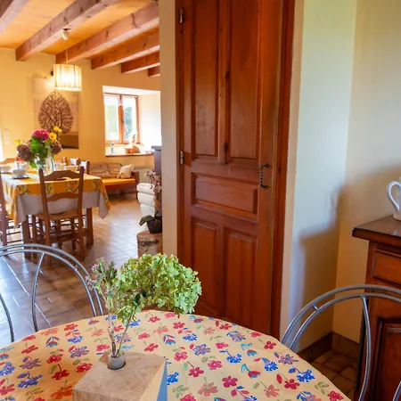 Aux Combettes 4/6 Personnes Ferienhaus Le Buisson (Lozere)