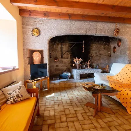 Ferienhaus Aux Combettes 4/6 Personnes Le Buisson (Lozere)