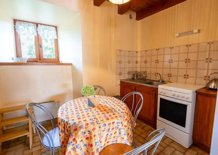 Aux Combettes 4/6 Personnes * Le Buisson (Lozere)